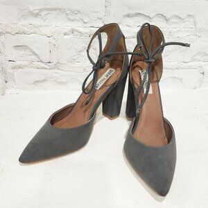EXCELLENT CONDITION - Steve Madden Pointed Toe Grey Suede Pumps Size 8